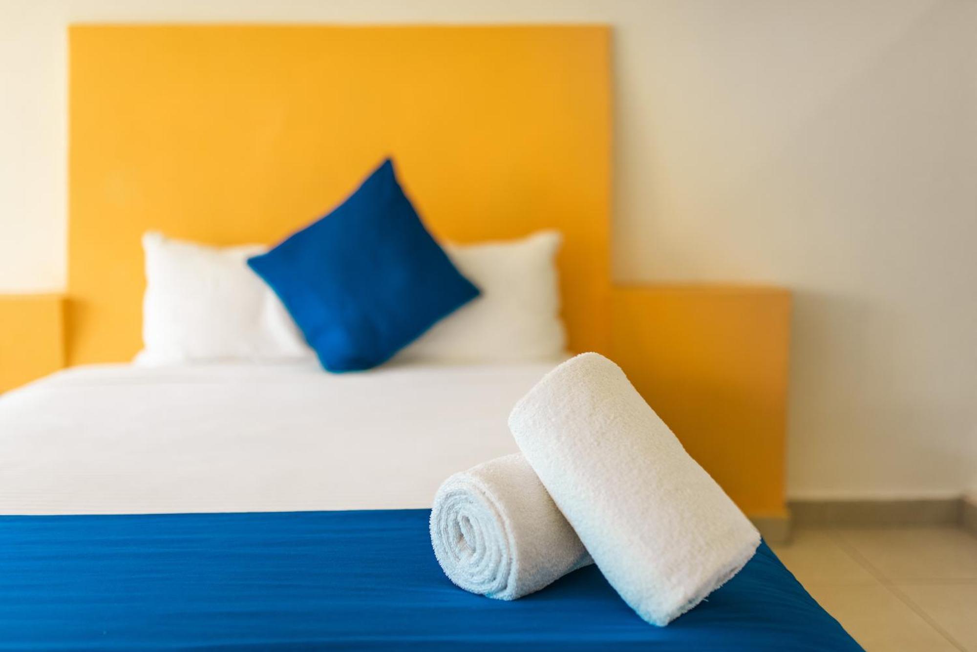 Hotel Ixzi Plus اكستابا المظهر الخارجي الصورة